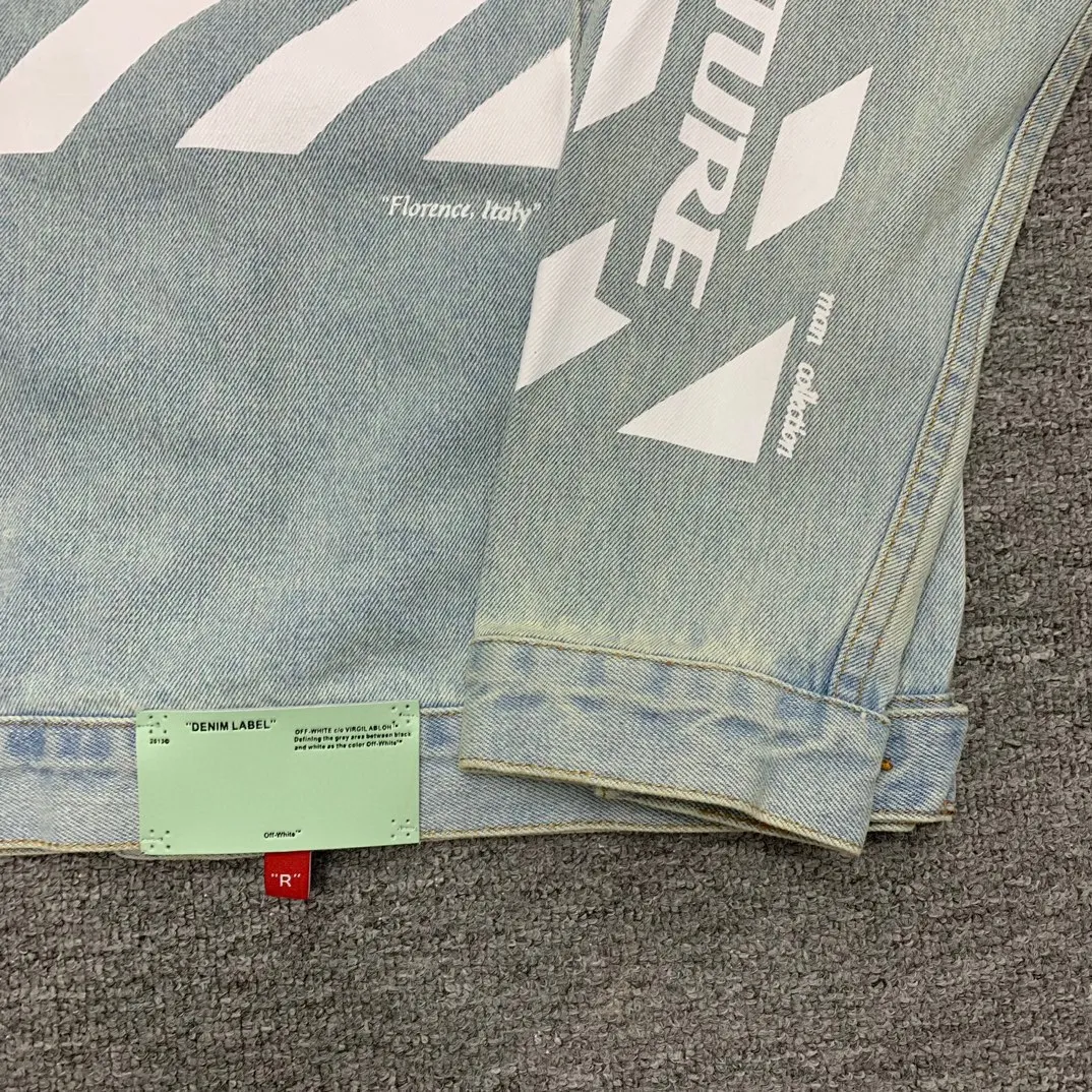Top tested version OFF WHITE OW new tape patch arrow Zebra crossing OW men and women couple denim jacket original quality 22 brand new official collar label, the real over-the-top version Off-white 2022SS BLACK TAPE ARROWS DENIM JACKET tape denim jacket, obvious signature, unique high street style! The latest rubber strip industrial style elements in spring and summer (the main focus this season), heavy denim, more tough and retro, the main elements are heavily processed and have a micro profile, which can be worn by both men and women! Street arrow denim, a full set of customized accessories! Strict quality control! The same level as purchasing counters! Extremely difficult, don’t be afraid of any comparison! Color: washed blue Size: XS-L P:560